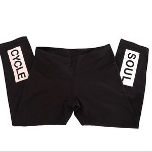 Size 6 SOUL CYCLE Lululemon crops great condition✨